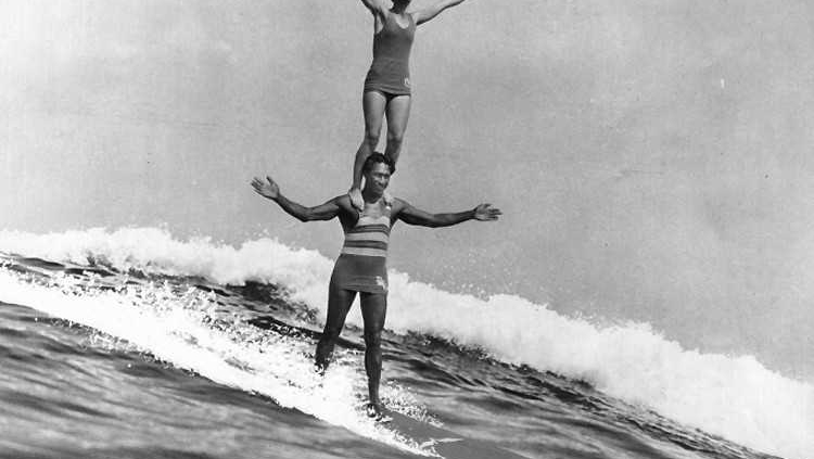 The Duke et Isabel Lethman en surf tandem